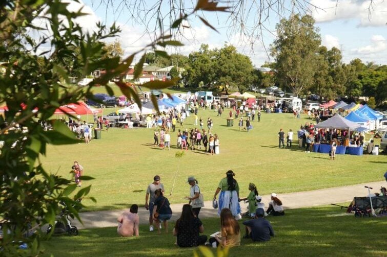 Darra community festival event image of festival stalls and family in the park.