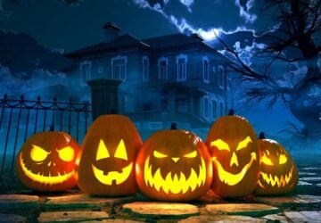 Halloween night background with scary house and crows and pumpkin, halloween party concept. 3d rendering