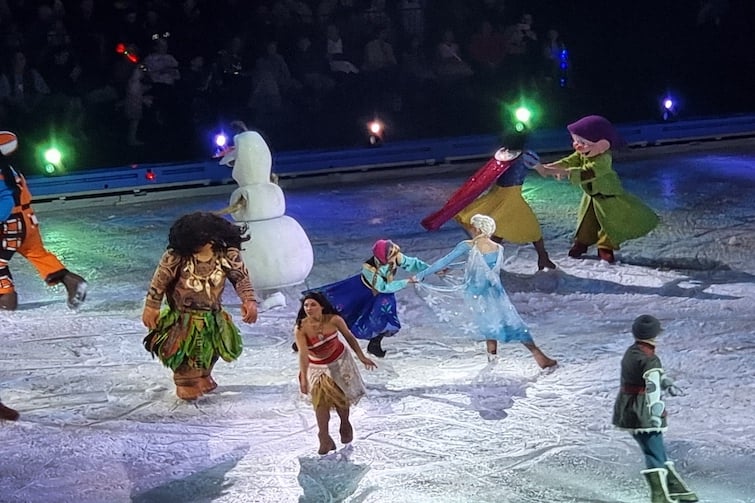 Disney on Ice skaters dancing together in finale.