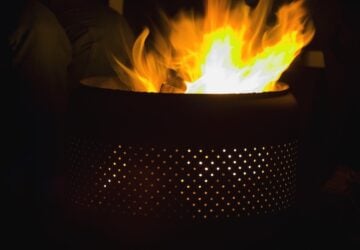 Firepit with flames.