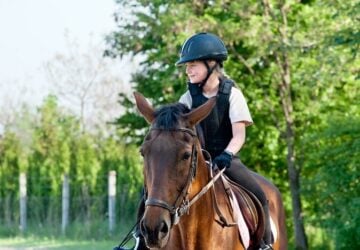 girl horse riding in brisbane