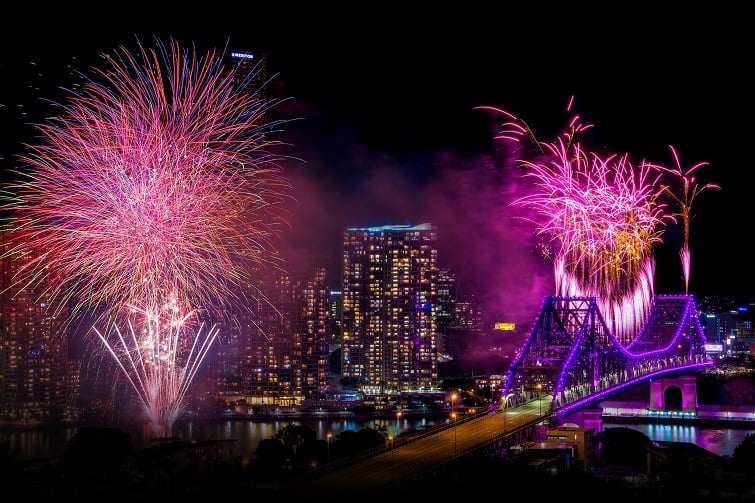 Riverfire event image of fireworks over the Brisbane River with the story bridge and city buildings in the background.