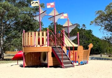 A boat play structure in the sand at Tygum Park.