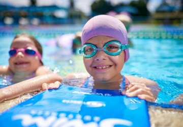 UQ Sport smiling kids in goggles in pool.